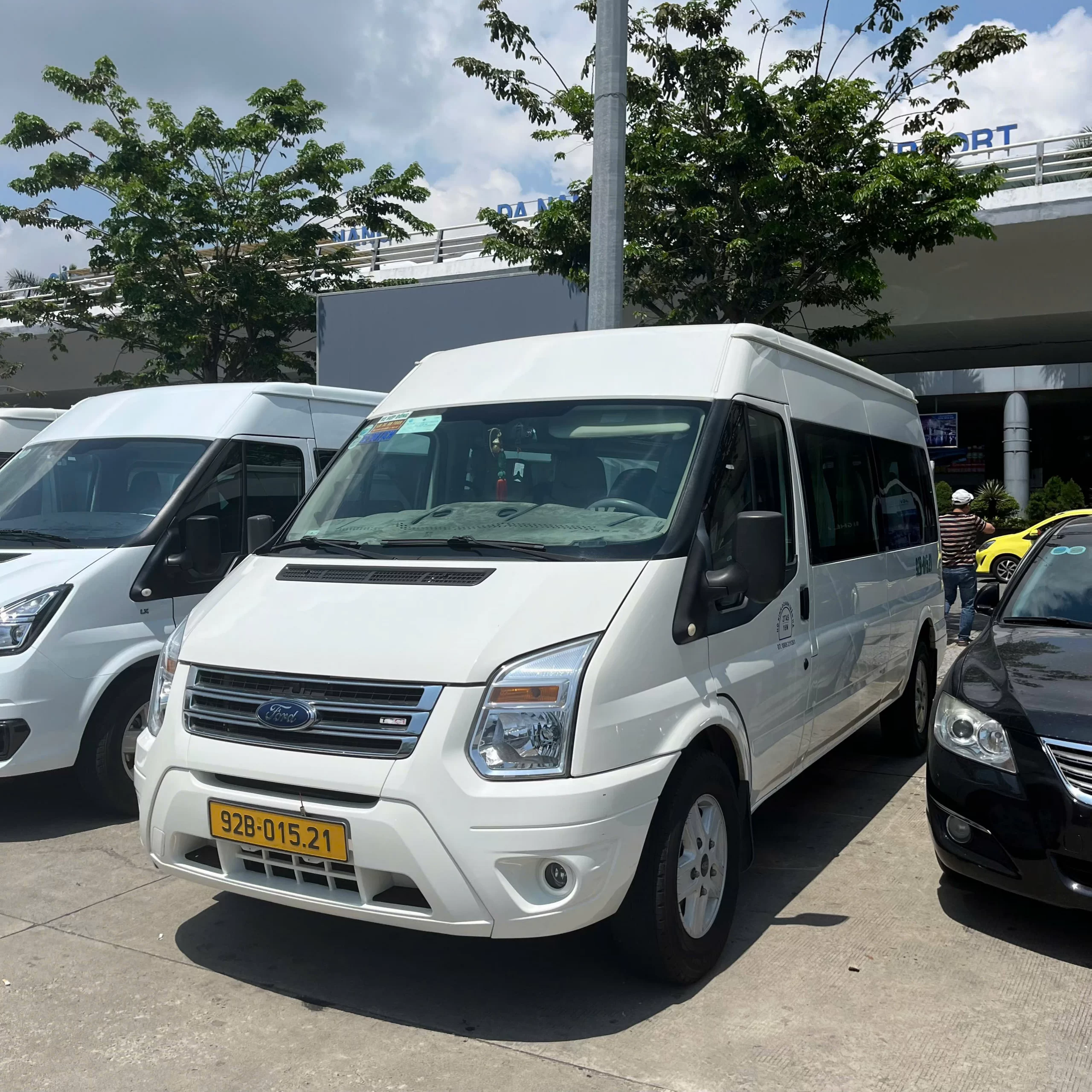 Taxi Đà Nẵng Hội An xe 16 chỗ đưa đón đoàn khách từ sân bay Đà Nẵng