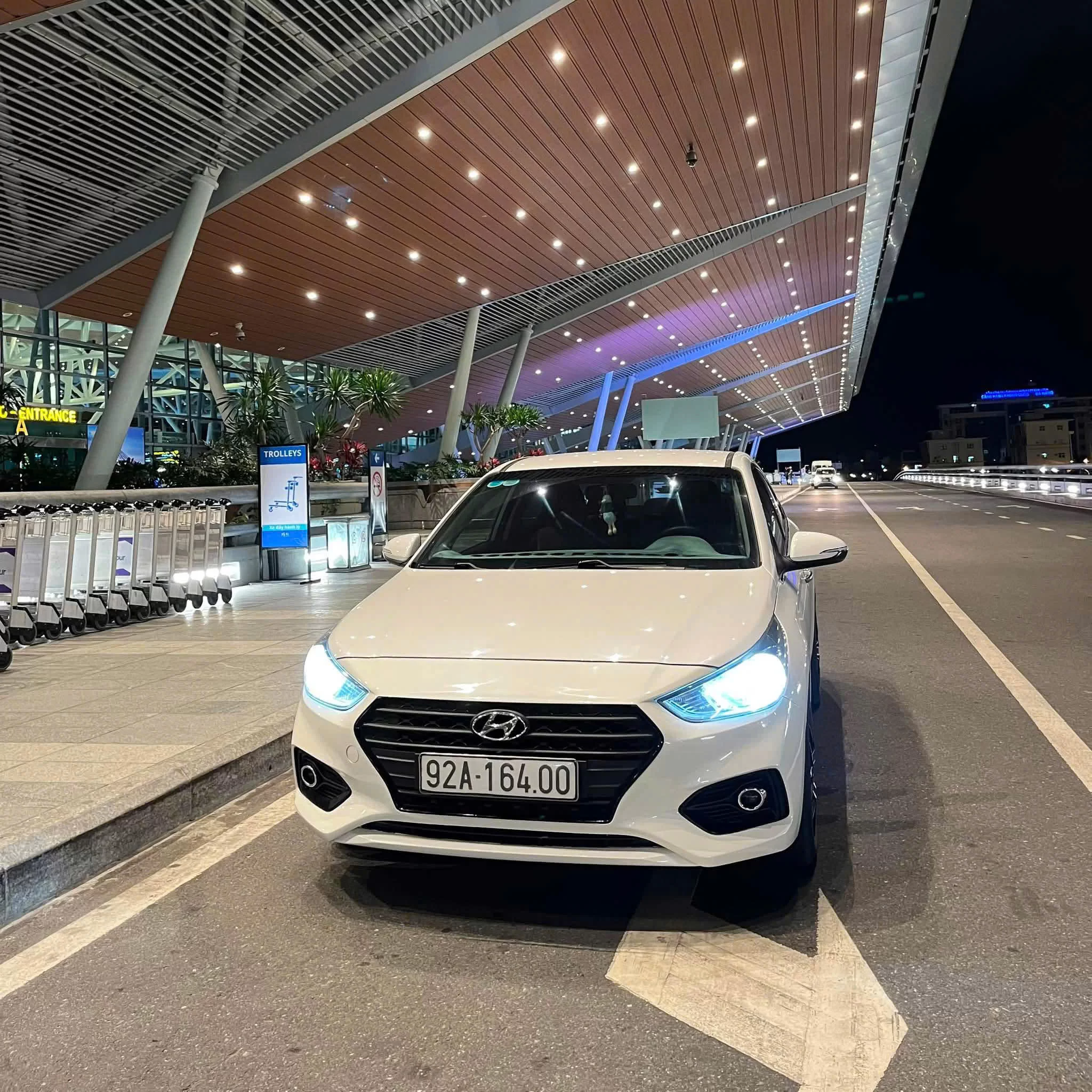Taxi Đà Nẵng Hội An xe 4 chỗ đón khách tại sân bay Đà Nẵng